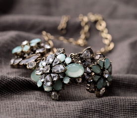 復古時尚 歐美風綠色吊墜毛衣項鏈的魅力